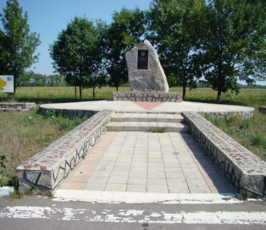 «Географический центр Украины» — уникальный памятник в Добровеличковке