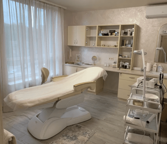 Як вибрати ідеальний косметологічний візок: посібник для професіоналів